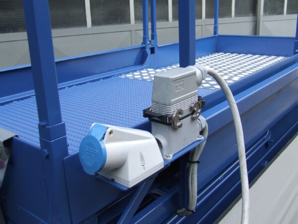 Piattaforma a pantografo traslante in quota T106 - immagine 4