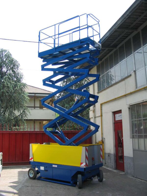 Piattaforma a pantografo traslante in quota T106