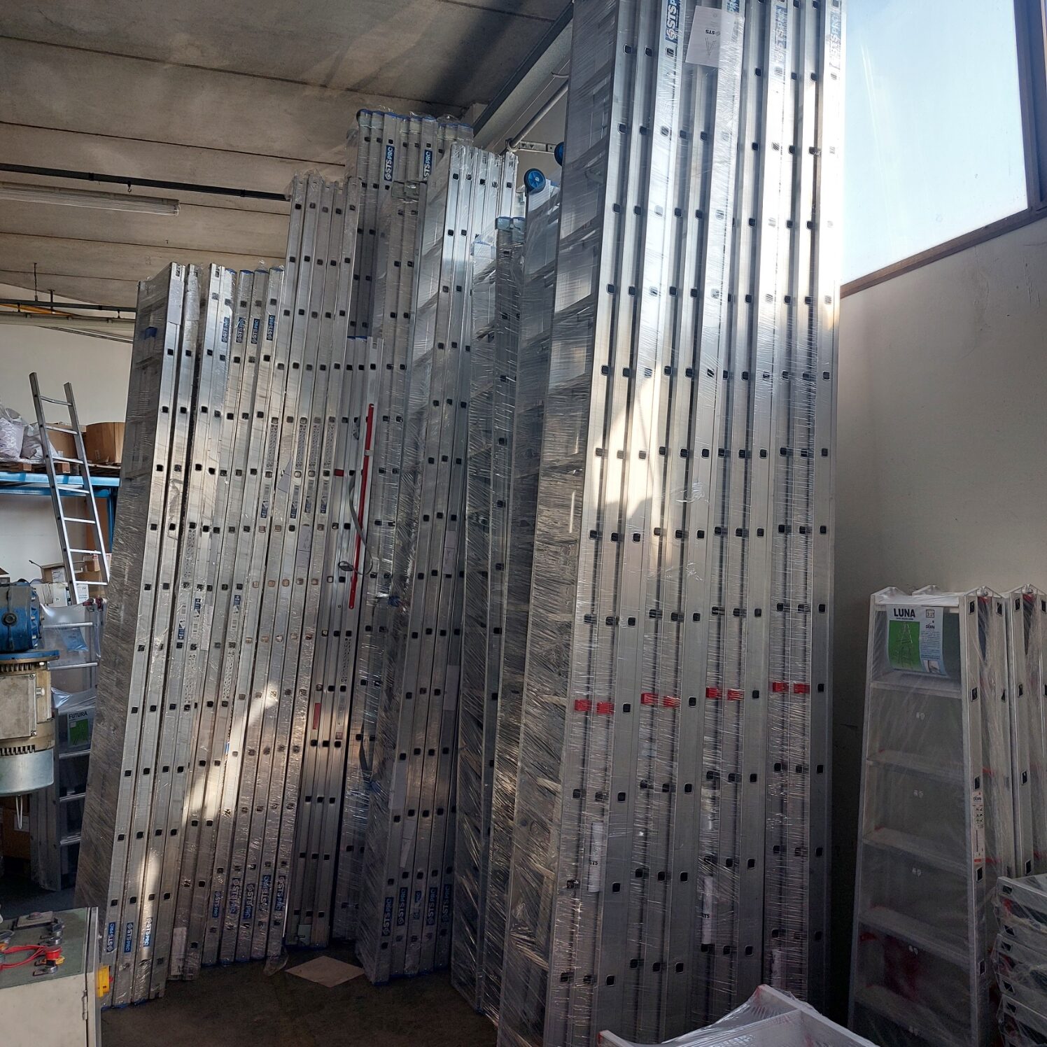 Scala in alluminio componibile a tre elementi -VC 12+12+12 gradini - immagine 7