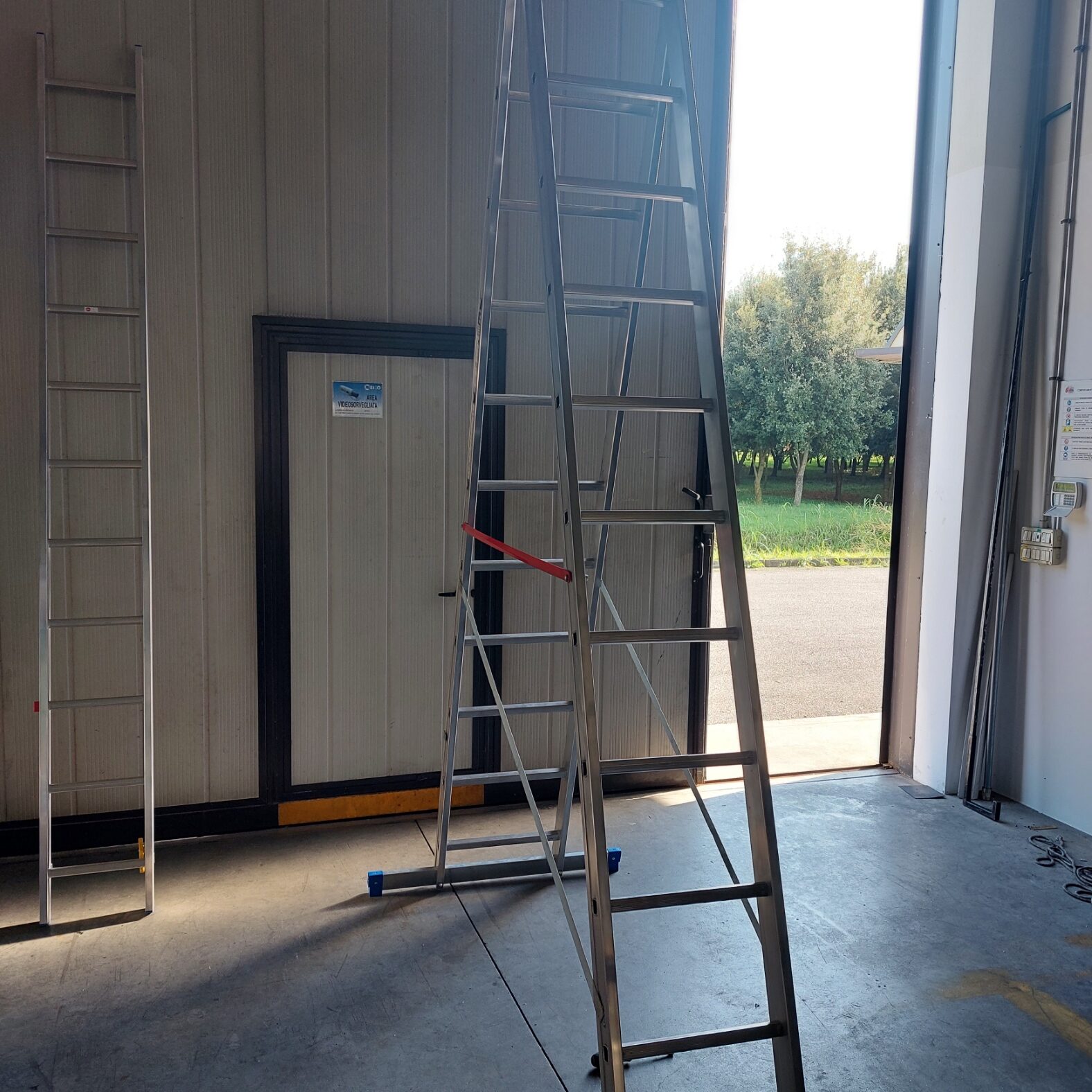 Scala in alluminio componibile a tre elementi -VC 12+12+12 gradini - immagine 3