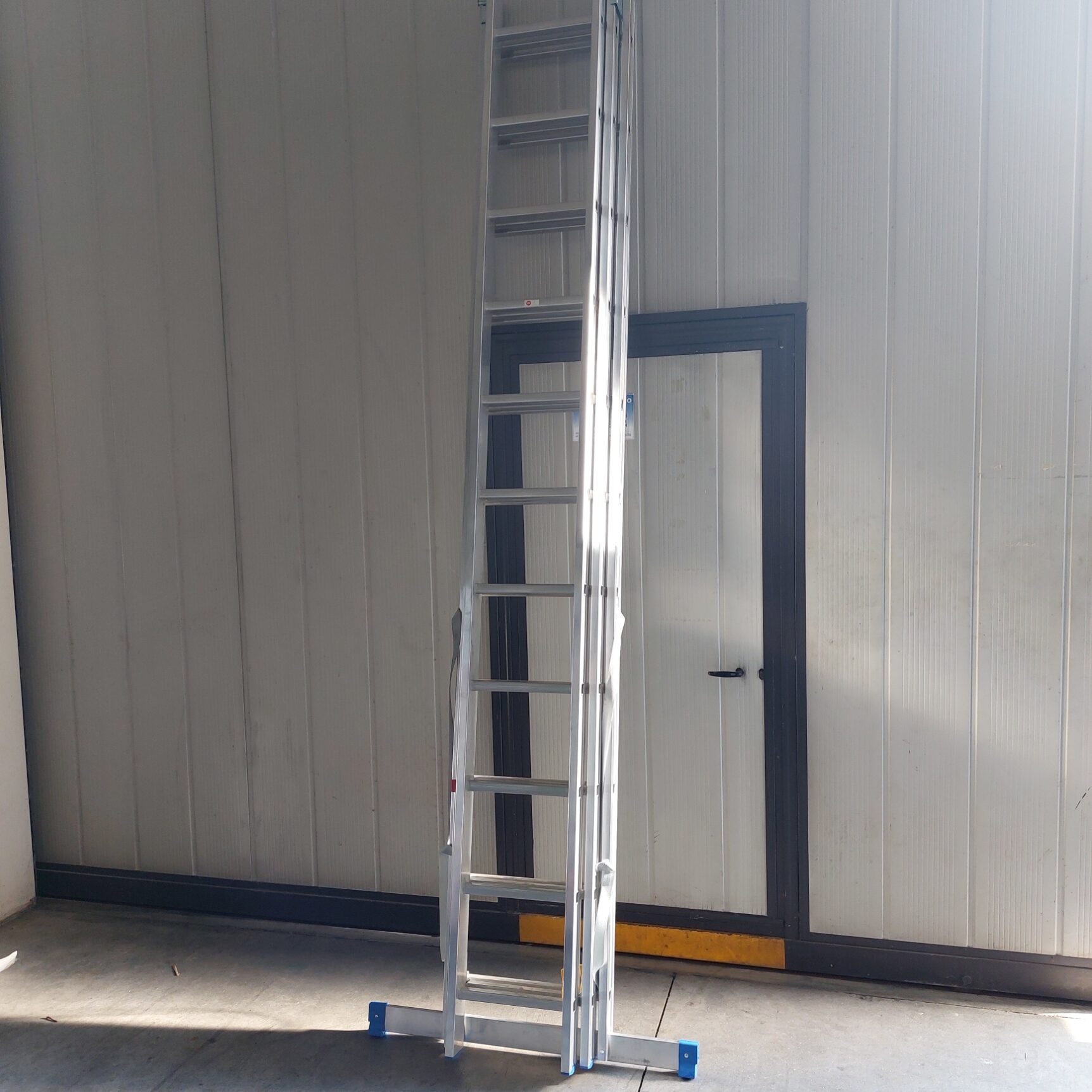 Scala in alluminio componibile a tre elementi -VC 12+12+12 gradini - immagine 2