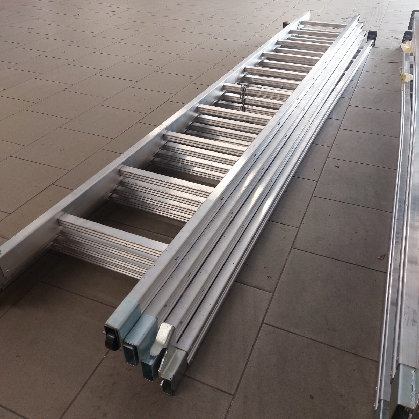 Scala in alluminio componibile a quattro elementi -VC 10+10+10+10 gradini